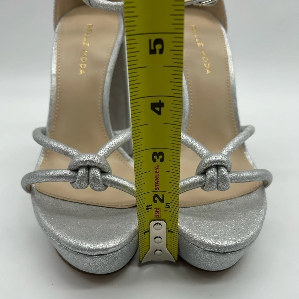 Pelle Moda Metallic Silver Platform Block Heel Suede Women’s Sandals – Size 9.5